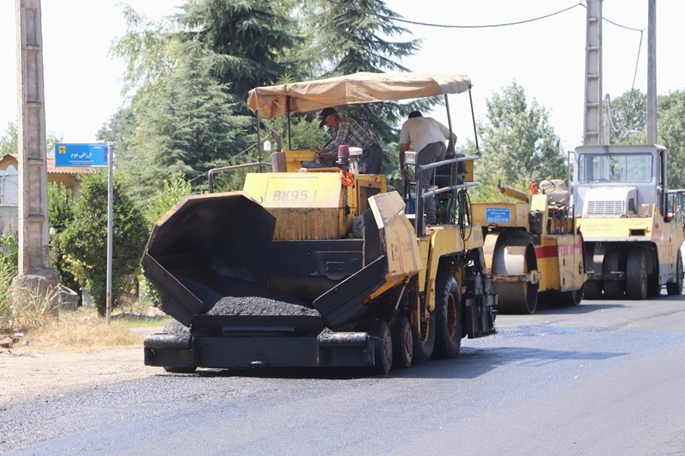 اجرای عملیات روکش آسفالت جاده لاکان رشت 