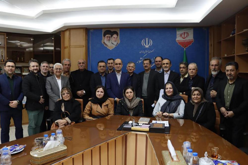 استاندار در دیدار با انجمن داروسازان گیلان: